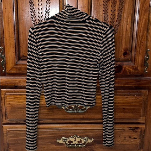 Top - Picture 2 of 2